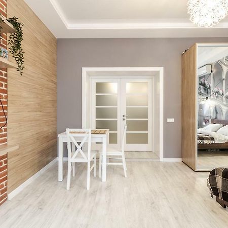 Modern Rus Appartement Lviv Buitenkant foto