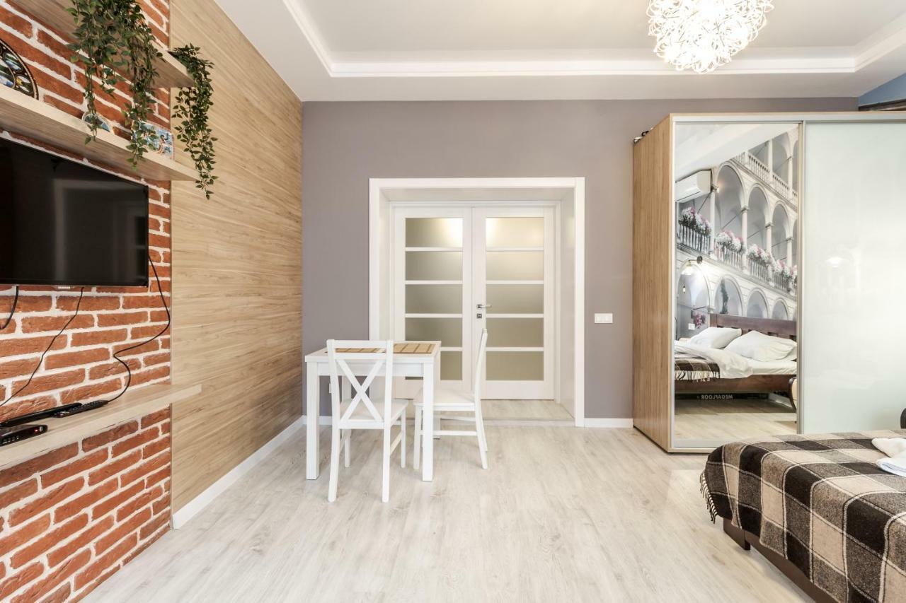 Modern Rus Appartement Lviv Buitenkant foto